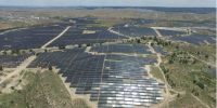 國內(nèi)首個(gè)光伏“領(lǐng)跑者”項(xiàng)目發(fā)電量高出常規(guī)電站20%