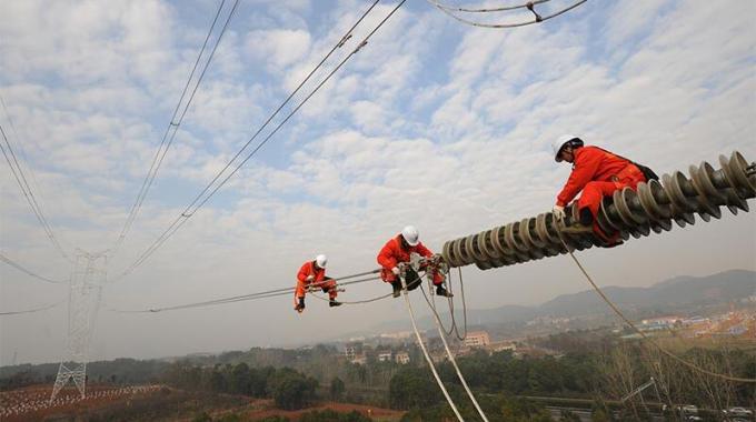 220千伏廟山輸電線(xiàn)路工程——架線(xiàn)作業(yè)