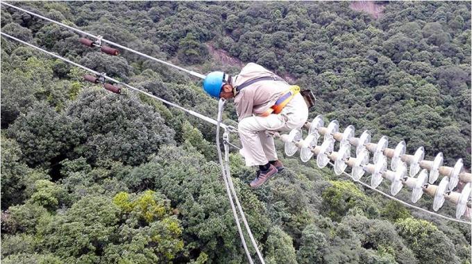 高空線路秋檢 確?？煽抗╇? /></a>
				<span>高空線路秋檢 確?？煽抗╇?/span>
			</li>
			<li>
				<a href=