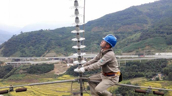 高空線路秋檢 確?？煽抗╇? /></a>
				<span>高空線路秋檢 確?？煽抗╇?/span>
			</li>
			<li>
				<a href=