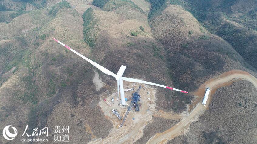 【圖文】貴州最大單體風(fēng)電場首臺(tái)發(fā)電機(jī)組安裝完成（高清組圖）