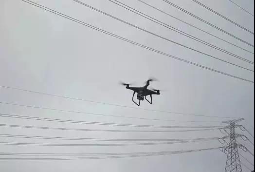 聽(tīng)說(shuō)最近輸電線路和鐵塔“火”啦！