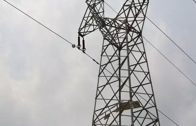 線路上裝了高清“電子眼”，專拍違章施工的你~