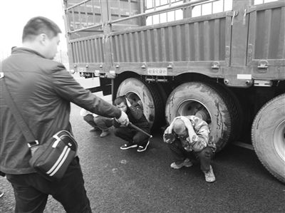 成都摧毀兩個(gè)非法經(jīng)營(yíng)劣質(zhì)柴油犯罪團(tuán)伙
