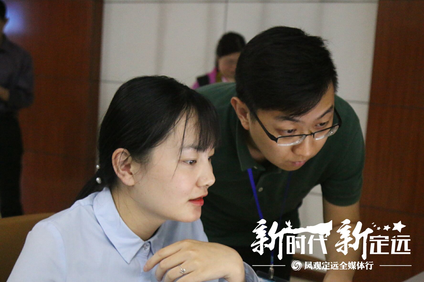 鳳觀定遠全媒體行走進電商產(chǎn)業(yè)園展示館 探新型智慧城市建設(shè)