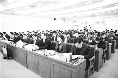 雷厲風(fēng)行嚴(yán)執(zhí)法 敬業(yè)正直解民憂(yōu)