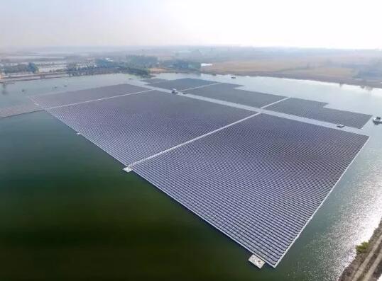 建在海上風(fēng)機之間的空閑海域 世界上第一個海上風(fēng)光電站指日可待！