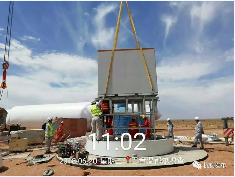 總投資7.8億！杭錦旗100兆瓦風電清潔供熱項目首臺風機順利吊裝