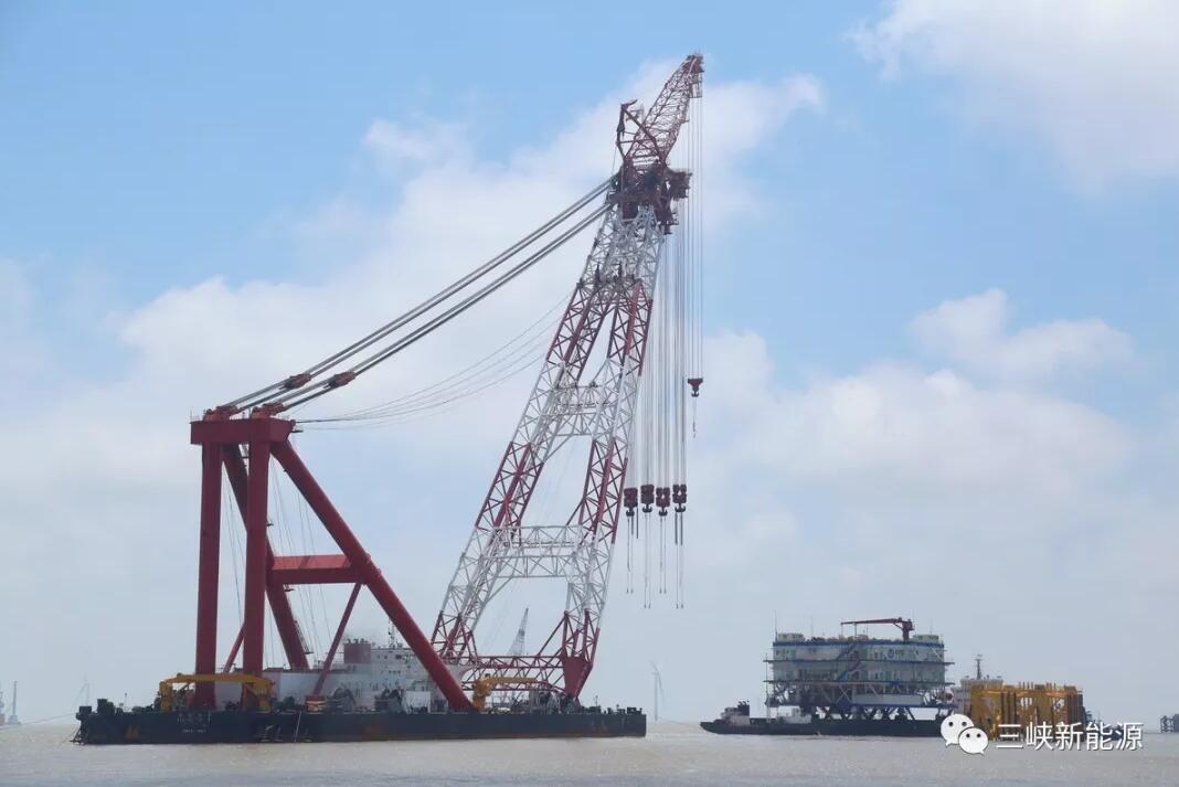 三峽新能源江蘇大豐300MW海上風(fēng)電項(xiàng)目升壓站順利吊裝