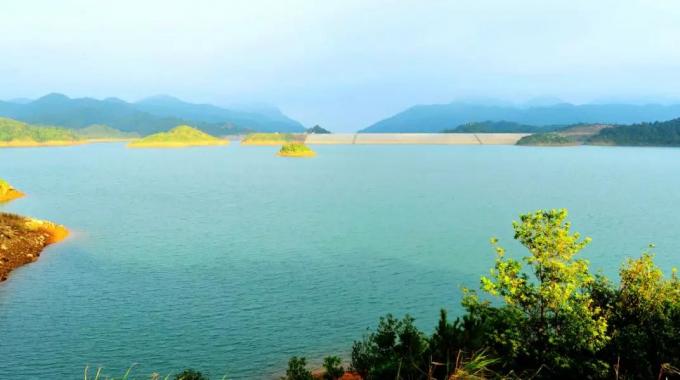 廣東惠州抽水蓄能電站（建成）  惠州抽水蓄能電站位于廣東省惠州市博羅縣，是廣東省內(nèi)興建的第二座大型抽水蓄能電站，是“西電東送”的必要配套工程。