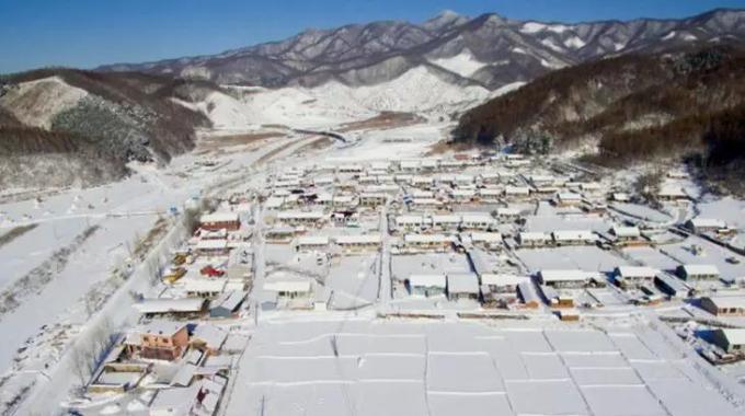 遼寧清原抽水蓄能電站（在建）  遼寧清原抽水蓄能電站是目前國(guó)內(nèi)抽水蓄能行業(yè)第一大EPC項(xiàng)目，被列入新一輪東北振興139個(gè)重點(diǎn)項(xiàng)目。