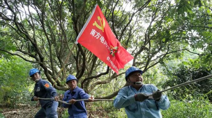      9月17日，該局組織搶修人員544人次、車輛154臺次，成立了9支黨員突擊隊、8支青年突擊隊投入到搶修復(fù)電戰(zhàn)役中。