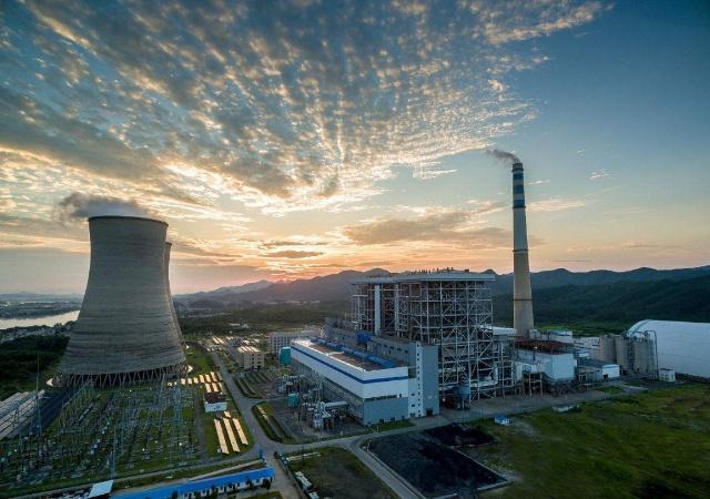 我國的火電廠燃燒一噸的煤礦，能產(chǎn)生多少電量？
